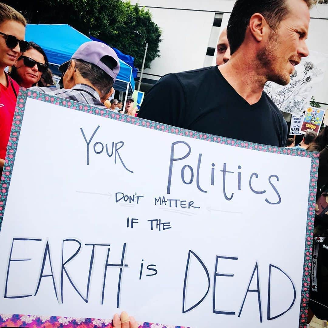 ジェイソン・ルイスのインスタグラム：「🛑🛑🛑🛑🛑🛑🛑🛑🛑🛑🛑🛑 Your politics don’t matter IF THE EARTH IS DEAD 🌏  this is an issue that we all must face and address #globalclimatestrike」