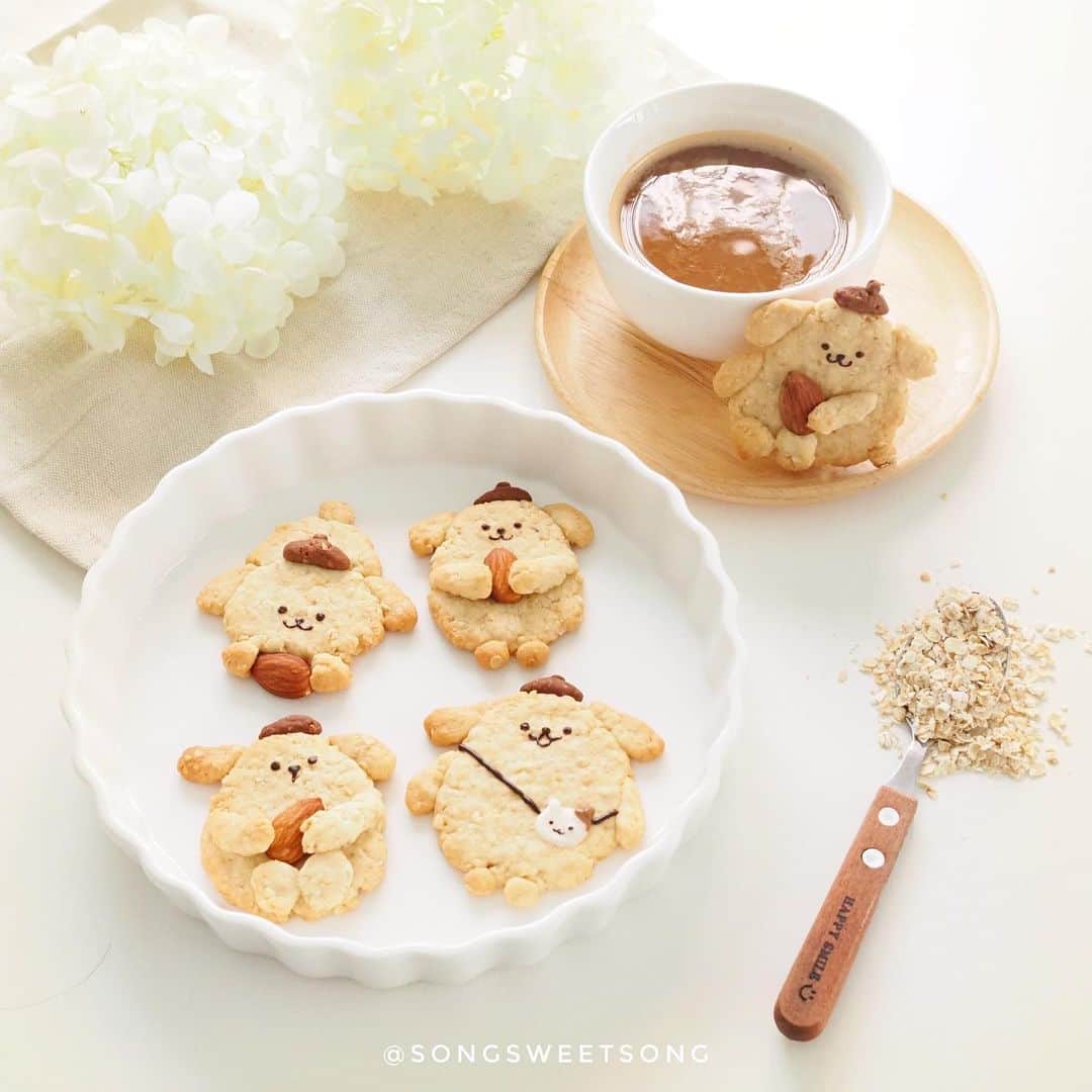 Song Sweet Songさんのインスタグラム写真 - (Song Sweet SongInstagram)「♡ 2019.09.28 ♡ ポムポムプリンオートミールクッキー💕 Hello Saturday Morning with my PomPomPurin Oatmeal Cookies ✨ คุกกี้ข้าวโอ๊ตอัลมอนด์หวานน้อย จับมาปั้นเป็นเจ้าหมาโกลเด้น ปอมปอมปุริน แต่งหน้าแต่งตัวด้วยชอคโกแล็ตสีต่างๆ พร้อมเสิร์ฟค่า ✨ ตอนนี้ก็ใกล้เทศกาลทานเจแล้ว ใครที่มองหากาแฟสูตรเจ และไม่มีคอเรสเตอรอล ดีต่อสุขภาพ แนะนำนี่เลยยย กาแฟ @challengythailand แถมช่วงนี้จัดโปรอยู่ด้วย จัดด่วนค่าา ☕️💕 ． ． ． ． #オートミールクッキー #クッキー #お家カフェ #お菓子 #oatmealcookies #cookies #cutefood #คุกกี้ #homemade #インスタフード #インスタ映え #インスタ  #おやつ #cafehoppingbkk  #냠냠 #맛있다 #맛있어 #맛스타 #맛있네 #맛스타그램 #bangkok #thailand #คลาสทำขนม #songsweetsong_oatmealcookies #songsweetsong_cookie_diary」9月28日 11時01分 - songsweetsong