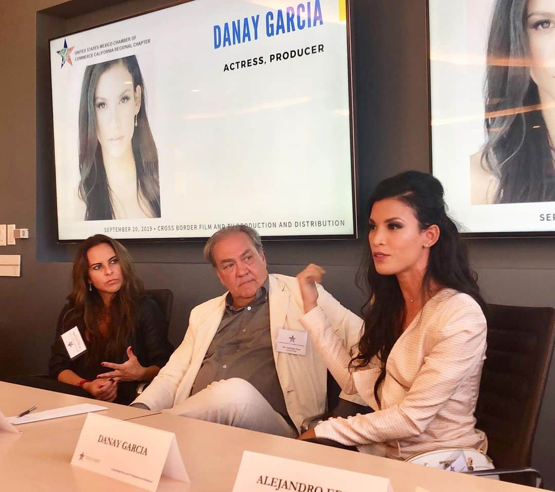 ダナイ・ガルシアさんのインスタグラム写真 - (ダナイ・ガルシアInstagram)「A couple of days ago I had the honor to be part of a wonderful panel at the United States- Mexico Chambers of Commerce. @usmcocca 👑 It was amazing sharing my experiences as an actor/ producer with @katedelcastillo @alejo_edda #santiagopozo & @gonzalo.amat .. thank you for making this happen! I believe profound & truthful  conversations inspire change. Most importantly I learned so much from you. Mil gracias. 👊🏻🔥truly proud and grateful.  It was awesome reuniting with my sweet @rafasigler (no pressure) 🤩😂 @baja_festival #goodtimes #workflow #conversations #latinos #togetherness #danaygarcia #katedelcastillo #alejandroedda #goodtimes #artist #atwork #gracias #grateful #evolution #tihproductions #production #projects #losangeles @tihproductions  #acamarketing y #Superlatinahero #AyeletCorona #TaniaMordacci #SeanValadez @baja_festival  Never forget the magic 👑#queen  Make up - @ilidiazmakeup  Hair style - @venecia_mavirick9  Style - @danaygarcia1 🤩」9月28日 5時37分 - danaygarcia1