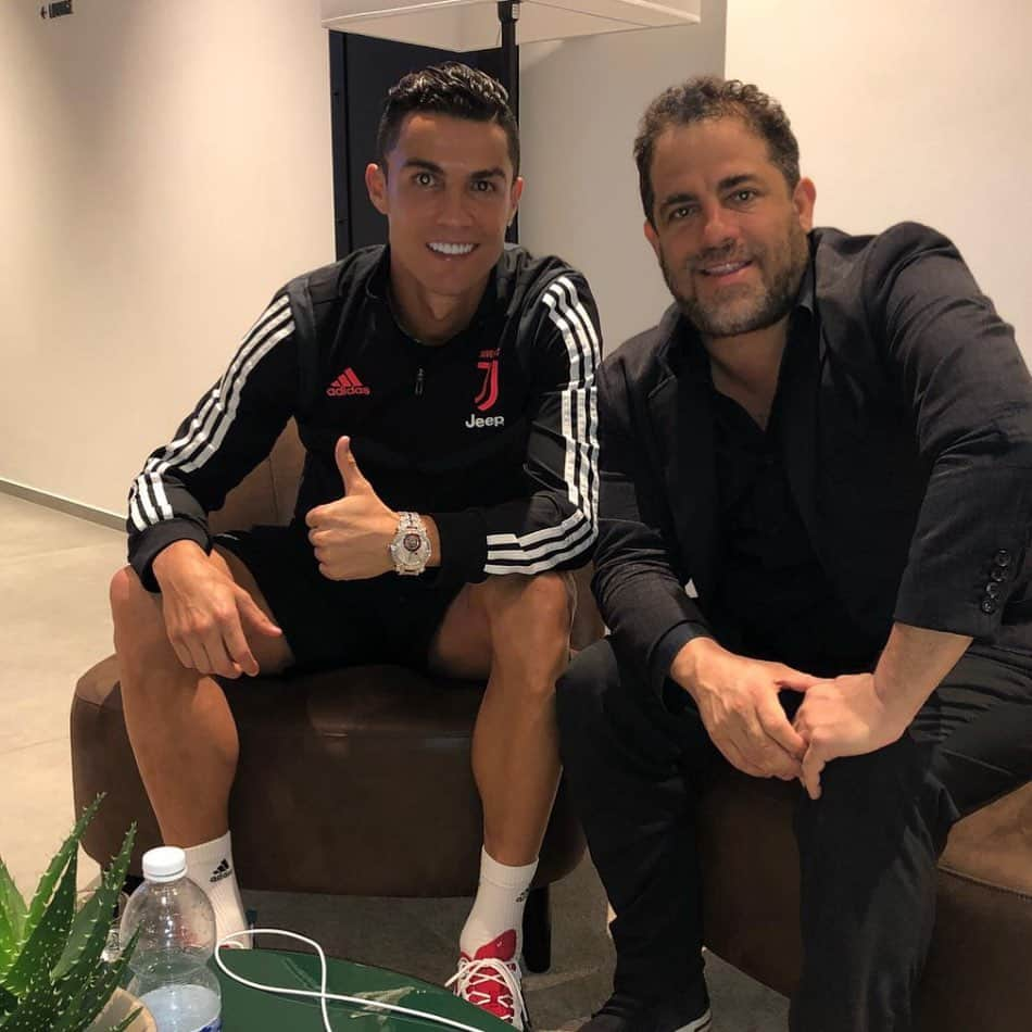 ブレット・ラトナーさんのインスタグラム写真 - (ブレット・ラトナーInstagram)「@Cristiano #Ronaldo Not only The Greatest Football player on earth but a real person with humanity and character! Looking forward to the game!! Go #Juventus FYI MY CALVES ARE BETTER!」9月28日 5時53分 - brettrat