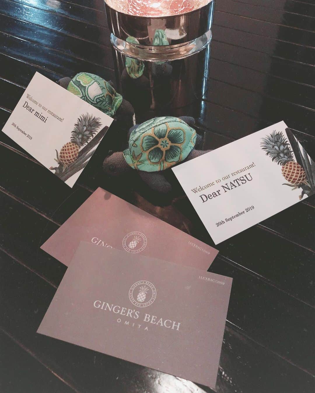 戸崎奈津さんのインスタグラム写真 - (戸崎奈津Instagram)「１０月1日に大宮にオープンする﻿ ハワイアンリゾートレストラン🌺﻿ Ginger's Beach OMIYA﻿ （ジンジャーズビーチ大宮）の﻿ レセプションパーティーにお邪魔しました🍷✨﻿ ﻿ @gingers_beach_omiya ﻿ ハワイのホテルをイメージされた店内は、とってもラグジュアリーな雰囲気✨﻿ 天井が4mと高く解放感があり素敵でした❣﻿ ️個室もお洒落♪♪﻿ 誕生日会や、ウエディングパーティーもできます❣️﻿ ﻿ 伊藤シェフともお話をさせて頂きました♪先日TV出演された時に(ゴチになります)紹介されたというデザートが特に美味しかった〜✨﻿ ﻿ 今度はハワイアンランチしに行きたい🤗﻿ 1000円〜あるみたい！！ ﻿ ﻿ ﻿ #gingers_beach_omiya﻿  #ハワイアン #大宮ディナー #大宮ランチ﻿  #大宮グルメ #hawaii #大宮 #restaurant #ber #Hawaiianfood #rece #reception #レセプション #レセプションパーティー #ジンジャーズビーチ #ジンジャーズビーチ大宮 #ハワイ ﻿ ﻿ ﻿ ▶️Ginger's Beach Omiya ﻿ 埼玉県さいたま市大宮区桜木町１丁目４０１番地１  カンデオホテルズ大宮1F」9月28日 7時06分 - naa_tsu0827