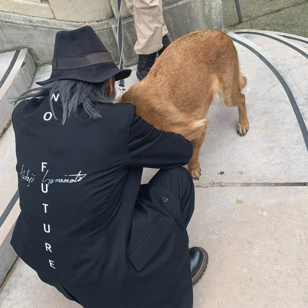 山本里美のインスタグラム：「NO FUTURE!! #yohjiyamamoto」