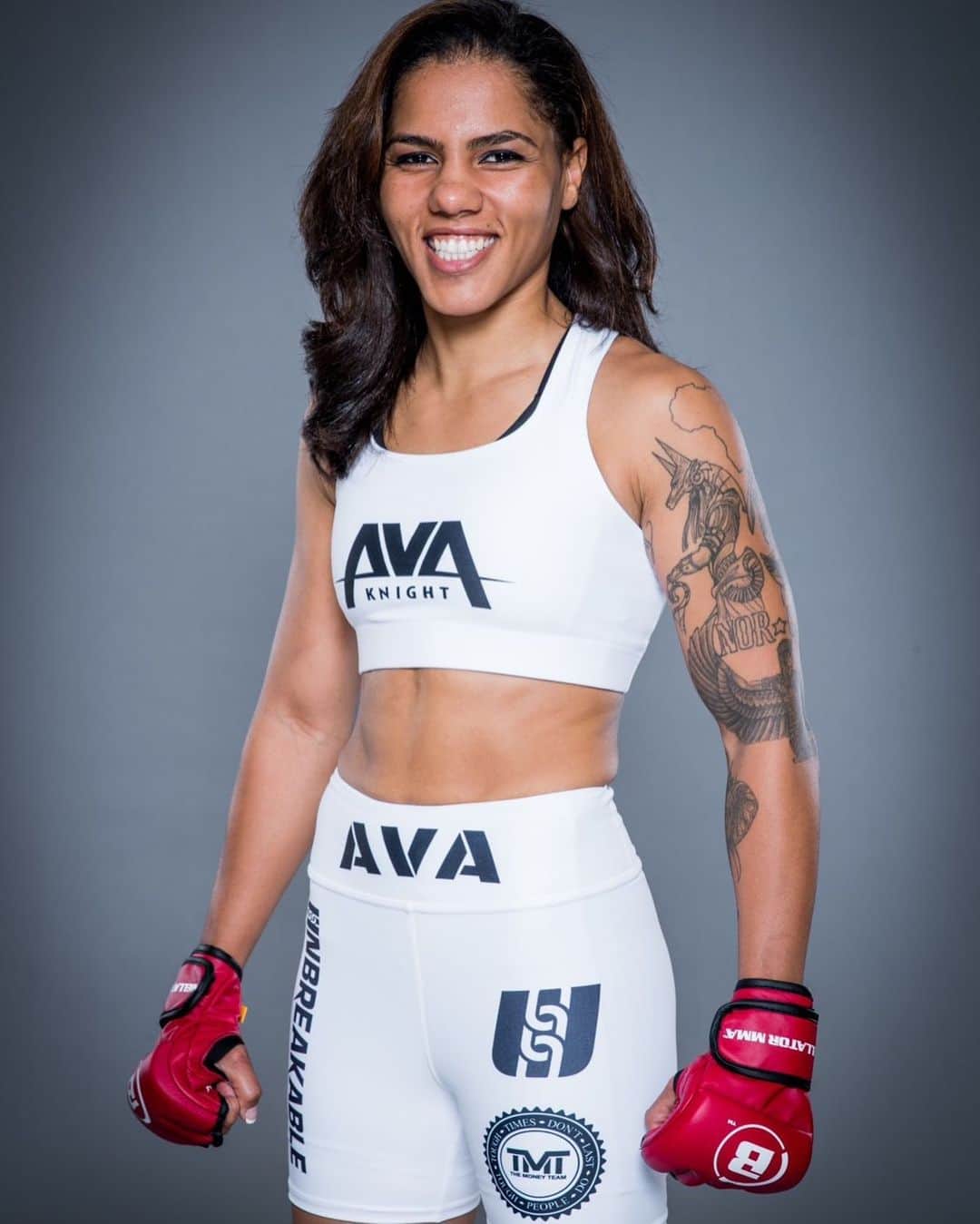 クリス・プラットのインスタグラム：「Good luck to @unbreakableperformance coach and fighter @a.v.a.knight  in her @bellatorMMA debut tomorrow night in LA. DON’T MISS IT! Future champ no doubt!! World champion boxer making the step into the cage. I’ve seen her first hand. She is an incredible striker and well rounded all around fighter! We will be watching AVA! Can’t wait! 🙏♥️」