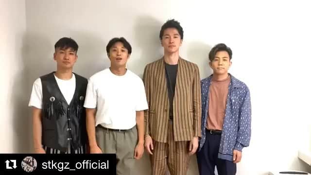 のインスタグラム：「皆さん是非見てください🔥🔥‼️‼️絶対見てください‼️笑  よっしゃー🔥‼️‼️ #Repost @stkgz_official ・・・ 【 FNS27時間テレビ 】 ~にほんのスポーツは強いっ！~ ＜11月２日（土）～３日（日）放送＞ . 『27時間テレビ』 グランドフィナーレ演出・振付が s**t kingz に 決定🔥‼️‼️ . . ＝＝＝＝＝＝＝＝＝＝＝＝＝＝ . 『27時間テレビ』 極秘プロジェクト・ダンス企画が進行中‼️ . 番組 大トリ中の大トリ！グランドフィナーレでは . 義務教育としてダンスが必修化され 生徒よりもダンスに苦手意識を持つ先生を s**t kingzが猛特訓し . 11月３日（日）本番を迎えるグランドフィナーレで 先生たちが勤務する ５校の強豪ダンス部部員がメドレー形式で踊りつないだのち 先生たちが その練習の成果を全国へ向けて“生”披露する！！ . その全ての振付・演出をシッキンが行い、27時間テレビを締めくくる‼️✨ . . ＜s**t kingz　コメント＞ フジテレビ開局60周年という節目の『27時間テレビ』で、こんなに愛と笑いに溢れたダンス企画に深く関わる事が出来てとても幸せです✨ 先生達との特訓や、生徒達との作品制作が進むなかで、全員の熱意が既に溢れまくりで今から本番が楽しみで仕方がありません！！！ 先生、生徒、皆の力を合わせて最高のパフォーマンスをお届けします！！！🔥 お見逃しなく！！！！ . 詳細は、『27時間テレビ』『s**t kingz』で検索🔍 または、s**t kingz オフィシャルホームページへ🔍 . #FNS27時間テレビ #にほんのスポーツは強いっ！ #村上信五 #stkgz #シットキングス #極秘プロジェクト」