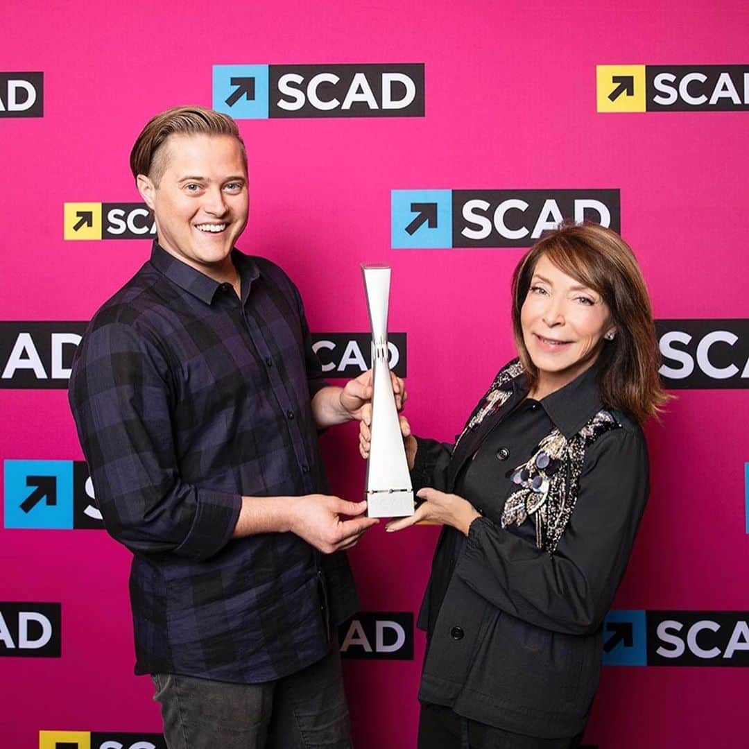 ルーカス・グラビールさんのインスタグラム写真 - (ルーカス・グラビールInstagram)「Thank you @scaddotedu for this amazing award and #animationfestival! Teaching a masterclass on what I love most was so much fun. The SCAD students, faculty, and facilities blew me away! So honored to be a part of the family! A special thanks to my @switchedatbirthtv Dad, @dwmoffett for making all of this happen!  @scad #animation #atlanta」9月28日 8時04分 - mrgrabeel