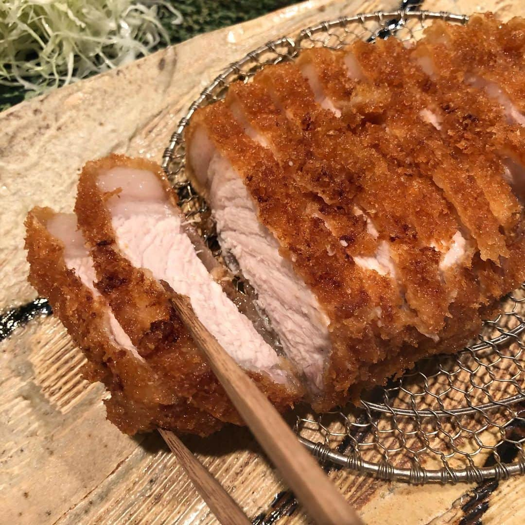 高木三四郎さんのインスタグラム写真 - (高木三四郎Instagram)「気まずいぐらい美味しすぎた！はやくも来月の予約を入れちゃいました！  車力門 ちゃわんぶ 03-3356-1680 東京都新宿区荒木町3-22 島ビル 1F https://tabelog.com/tokyo/A1309/A130903/13234679/ #ddtpro #プロレス #四谷三丁目 #とんかつ  #ちゃわんぶ」9月28日 8時55分 - t346fire