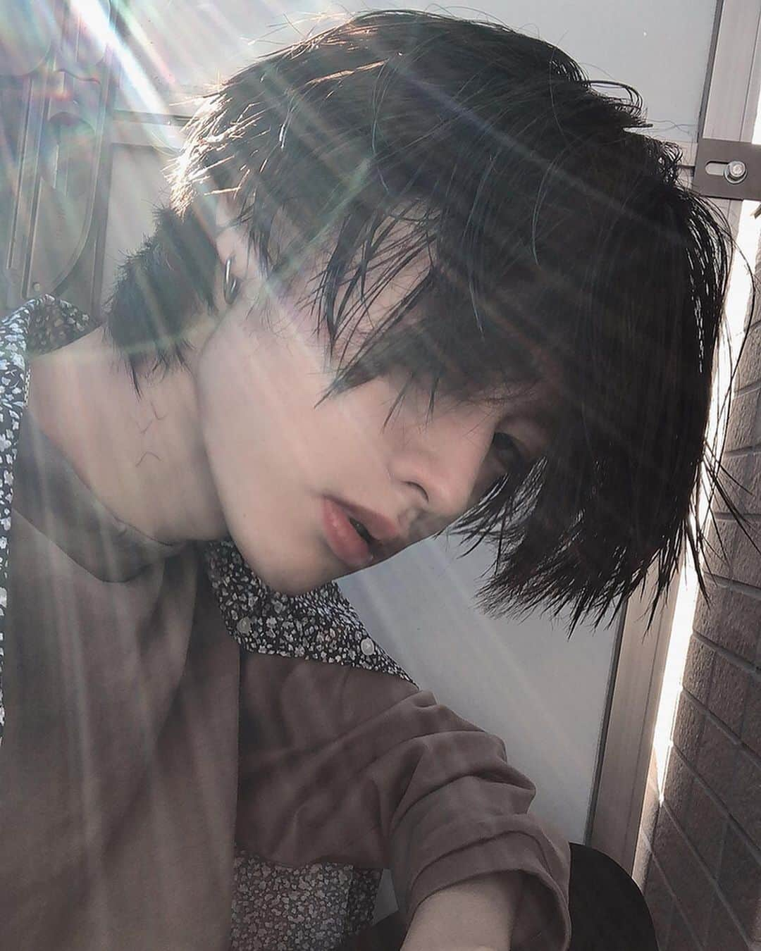 齋藤正太さんのインスタグラム写真 - (齋藤正太Instagram)「wet hair  質感で遊ぶ髪  #ulzzang #ulzzangboy #ulzzangasia #美容師 #マッシュ#メンズヘア #メンズカット#韓国好きな人と繋がりたい #パーマ#スパイラルパーマ#ツイストパーマ#防弾少年団好きな人と繋がりたい #マッシュウルフ#メンズカラー#美容師#韓国ファッション#おしゃれさんと繋がりたい #ウルフカット #ullzangboy #前下がりショート #셀카#韓国ヘア #패션#ネイビーカラー #グレイカラー」9月28日 9時06分 - signal8756