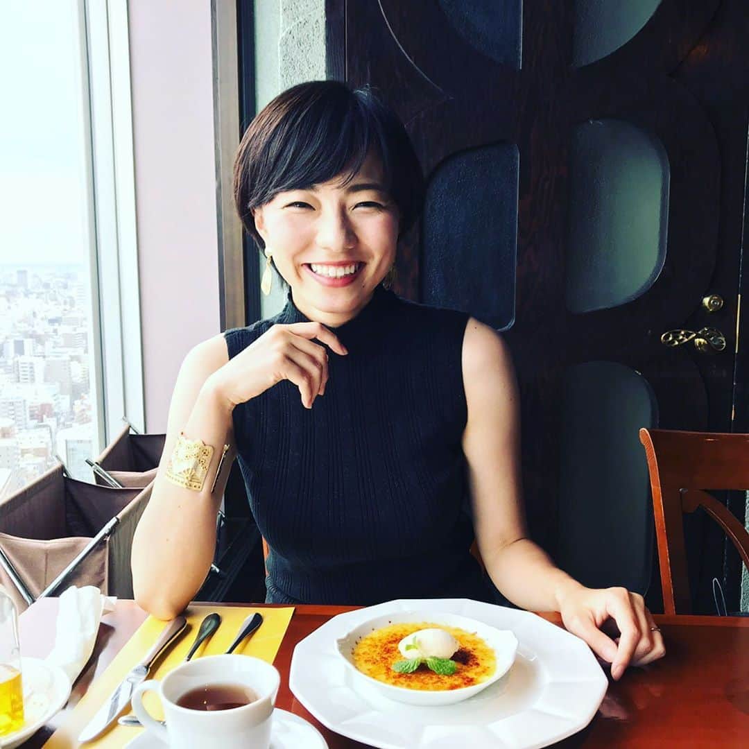 のインスタグラム：「義理の父の写真展へ。 とにかくダイナミックで、一枚一枚、引き込まれそうになりました。個人的には、吉永小百合さんの横顔が印象的でした。 撮影:母」