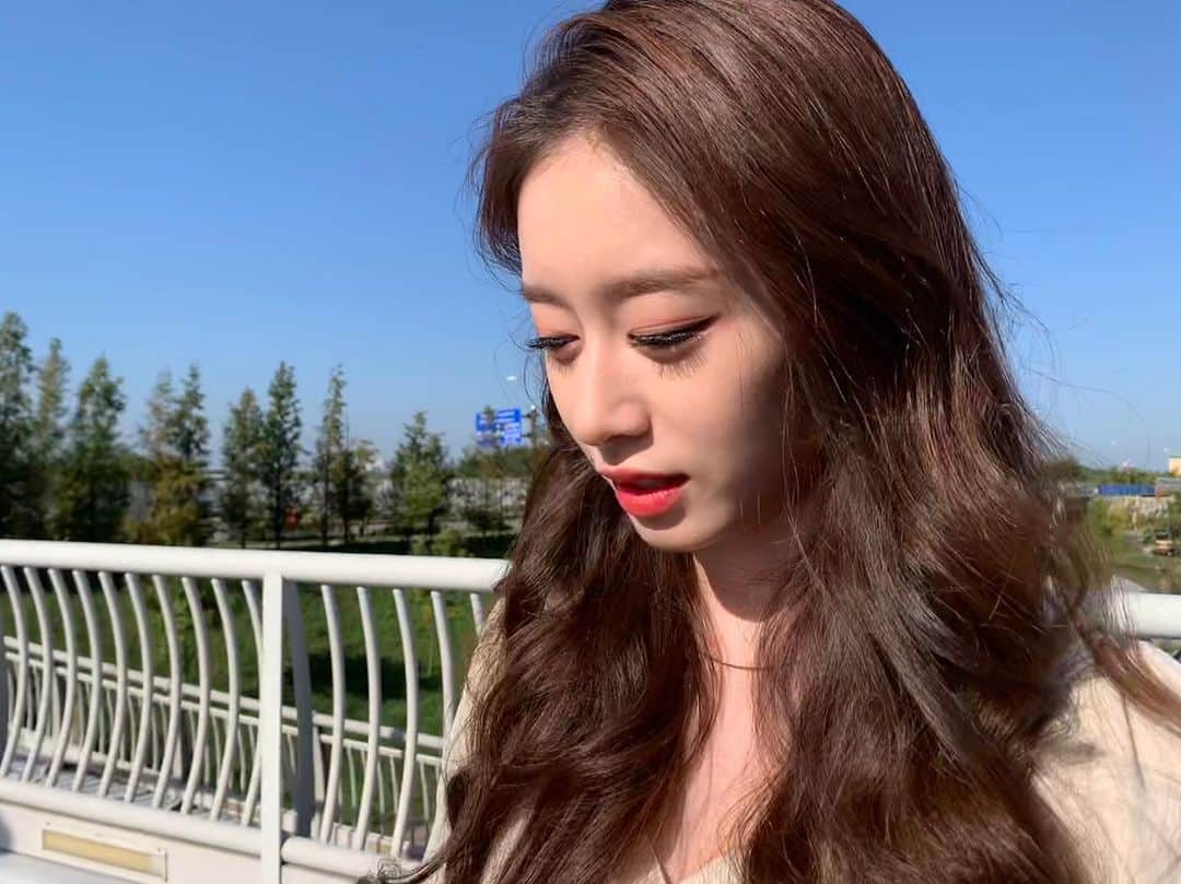 ジヨン のインスタグラム：「그대들 다 보라고🙊」