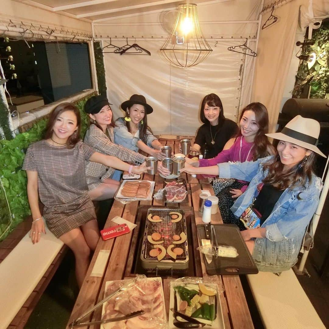 YUKAさんのインスタグラム写真 - (YUKAInstagram)「夏は終わったけどBBQ🍖 楽しかったー😍💕 貴重な休みは全力で予定を入れたい派！ この日も脱毛→エステ→整体→BBQ 今日はリハからの夜はELE出演だよん💃 . #BBQ #女子会 #西麻布 #坪野クルー #dancer」9月28日 19時26分 - yukarolly