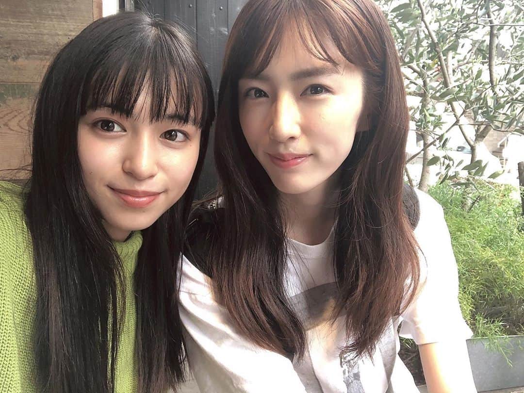のインスタグラム：「大好きなゆず姉さん 最近会うことが多いです☺︎ とっても優しいお姉ちゃんです 今日はある共通点を見つけました、ふふん #おやつ食べに行った」