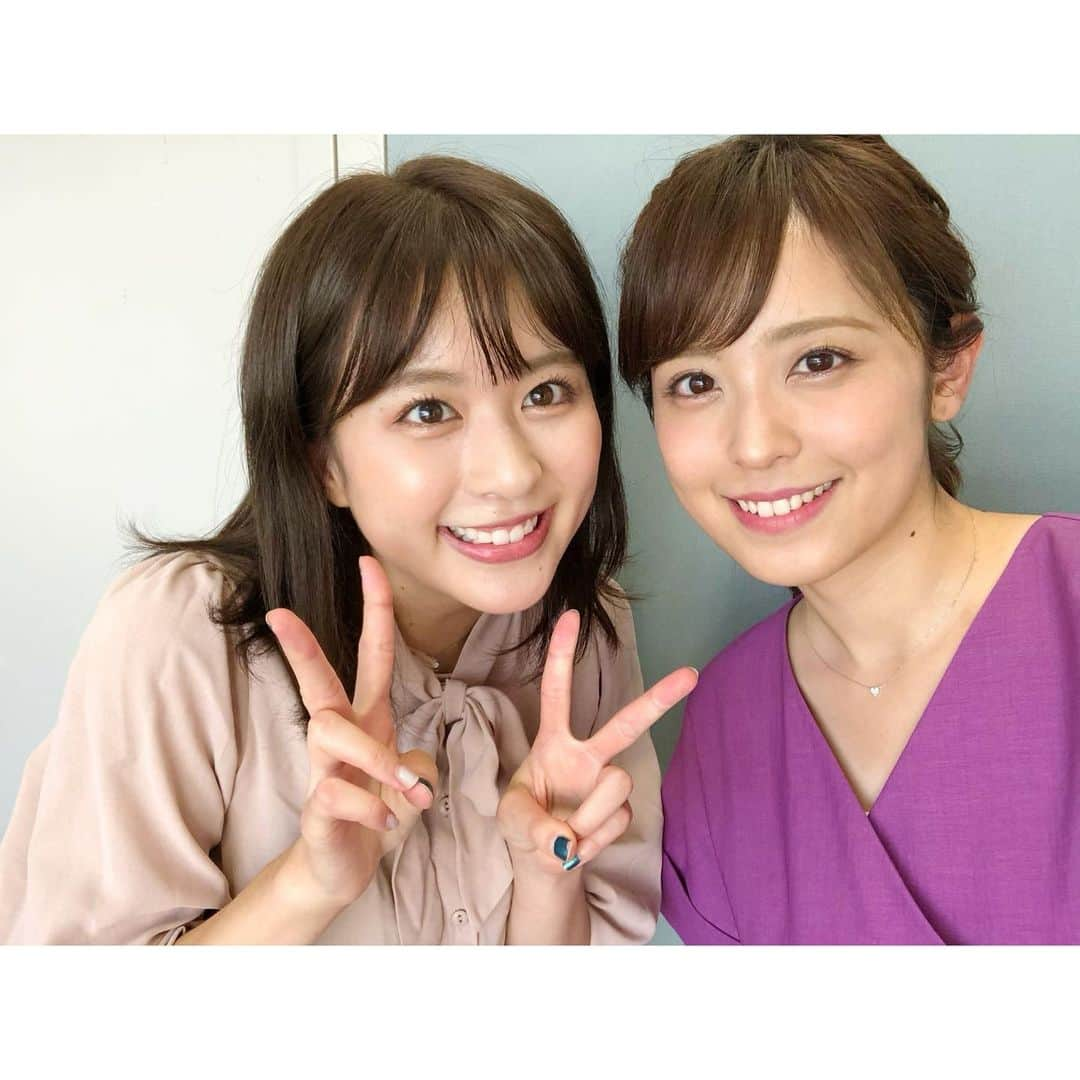 久慈暁子さんのインスタグラム写真 - (久慈暁子Instagram)「* １年半めざどのお天気を担当してくれた #沖田愛加　ちゃんが 今日番組を卒業しました🌸 私が一緒にお仕事できたのは 半年でしたが、かわいいあいかちゃんに 私も癒されていました☺️ 暑い日も寒い日も外からお天気を 伝えてくれました☀️☁️☂️⛄️ 本当におつかれさまでした❤︎ * #めざましどようび #佐野さん　面白かったな〜 #紫と茶色 #岡副さんのスカートに飲み込まれる #意外と背が高いあいかちゃん」9月28日 19時34分 - kuji_akiko