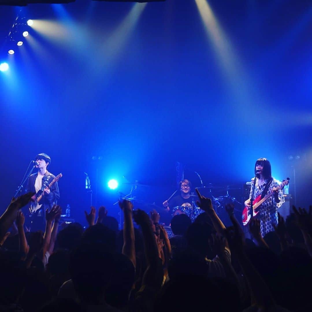 のインスタグラム：「高松公演にて  ついこの前来たばっかな気がしたけど めちゃくちゃ楽しかったです  明日は松山  よろしくお願いしますー  #baseballbear #ギドベツアー」