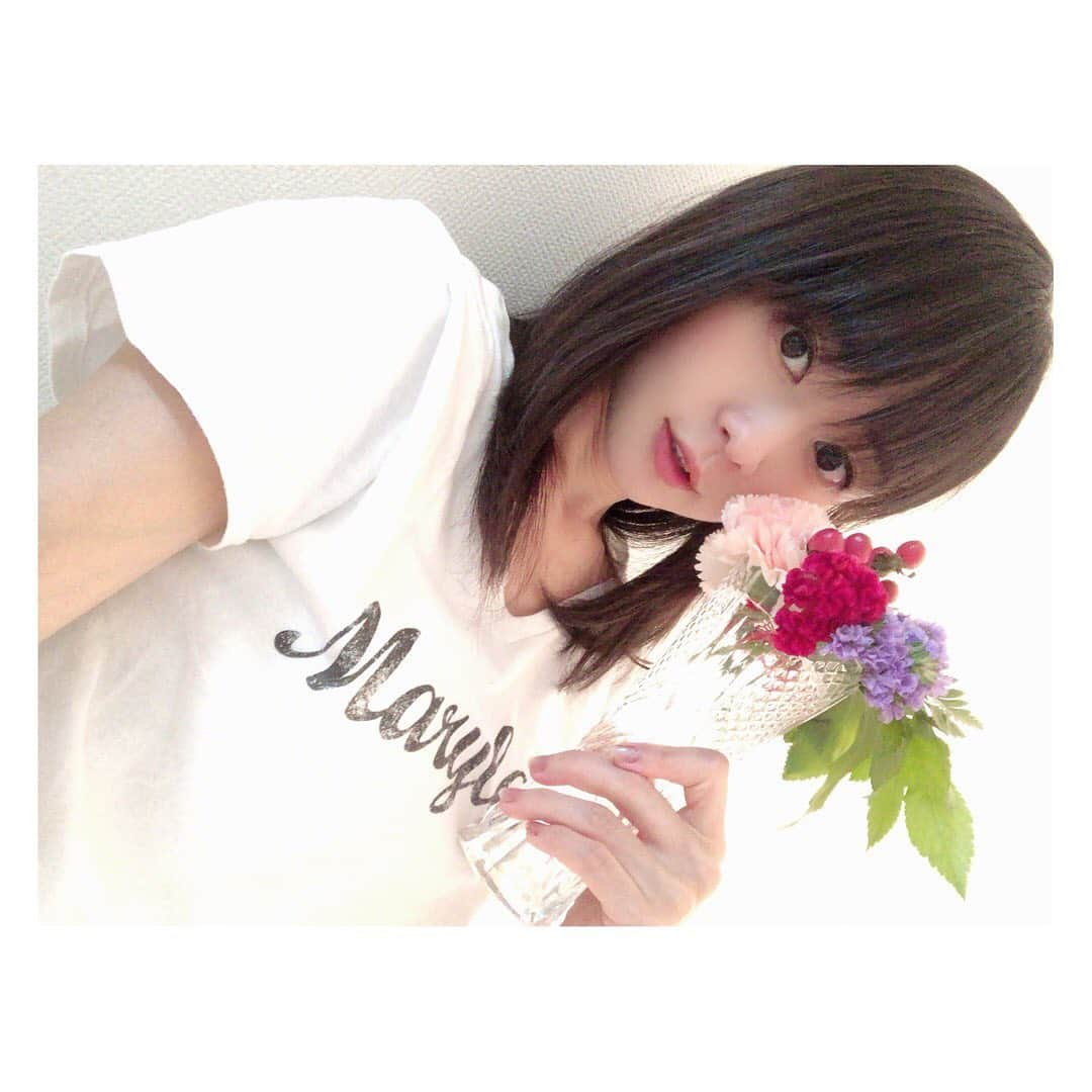 柳野玲子さんのインスタグラム写真 - (柳野玲子Instagram)「じゃん💐 毎週、スタジオに華を添えてくれてます✨ 週替わりのお花は金曜に役目を終えますが、まだまだ元気そうだったのでいただいちゃいました☺️💞 最後まで大切に育てます♪♪ #お花 #花 #flower #はなきち #北区」9月28日 19時48分 - yanaginoreiko