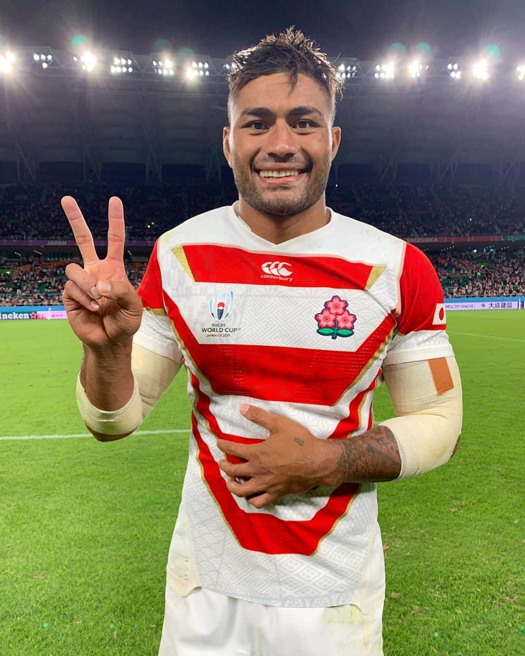 アマナキ・レレィ・マフィさんのインスタグラム写真 - (アマナキ・レレィ・マフィInstagram)「Sad that I left the field early but I’m so happy that we beat Ireland! What a history again to Japan rugby ! Back to rehab! まず応援ありがとうございます！ まだまだこれからです！歴史変えました！🇯🇵🇯🇵Beat Ireland 🇮🇪 #歴史 #歴史をかえる」9月28日 19時57分 - naki_mafi