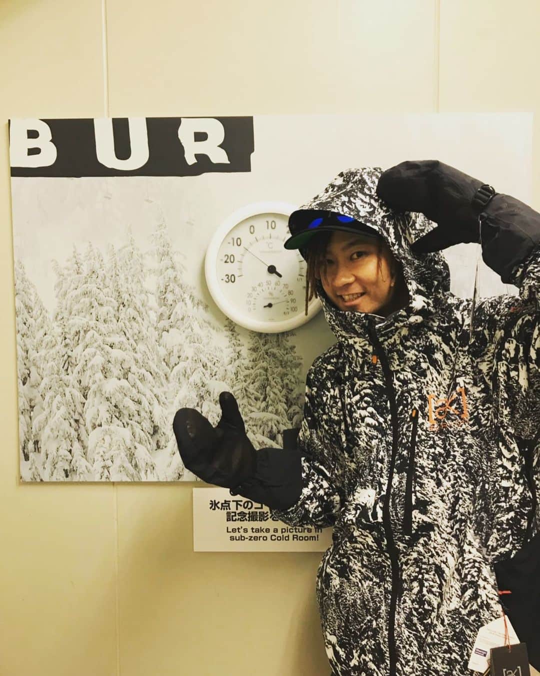 TOMO さんのインスタグラム写真 - (TOMO Instagram)「シーズンまでもう少しw  一足お先にBurton Tokyoにて！  新作のウエア、、、イケとるわ〜  #dapump #burton #snowboard #snowboarding」9月28日 11時47分 - dp_tomo0561