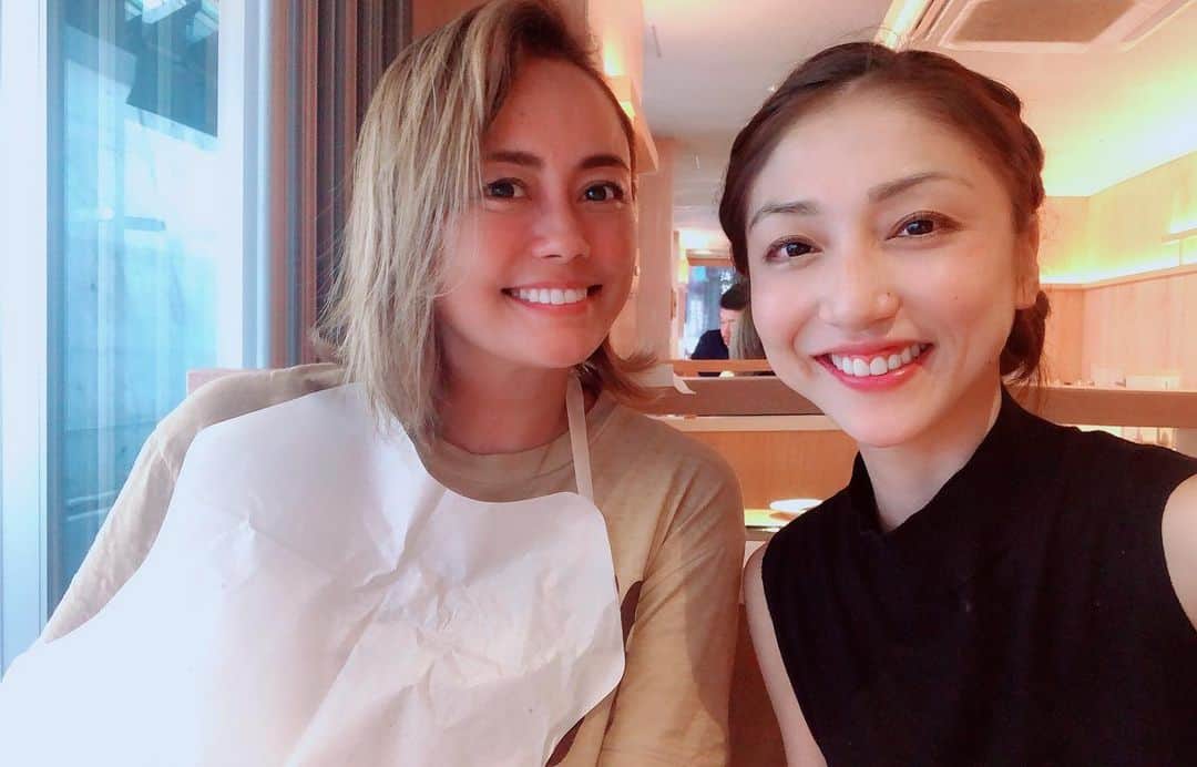 のインスタグラム：「久しぶりのえりか！ やっぱり落ち着く！可愛いからなー❤️ @ami_nakagawa_  @erichin73  #中川愛海 #一日一回カンパイ #もんじゃ好き」