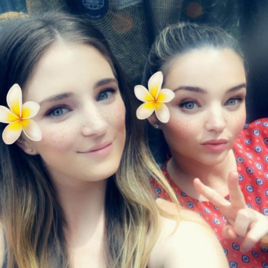 ミランダ・カーさんのインスタグラム写真 - (ミランダ・カーInstagram)「Happy Australian Birthday @gee.koke 💕🎂🌈 Love you to the moon and back 🌟」9月28日 12時15分 - mirandakerr