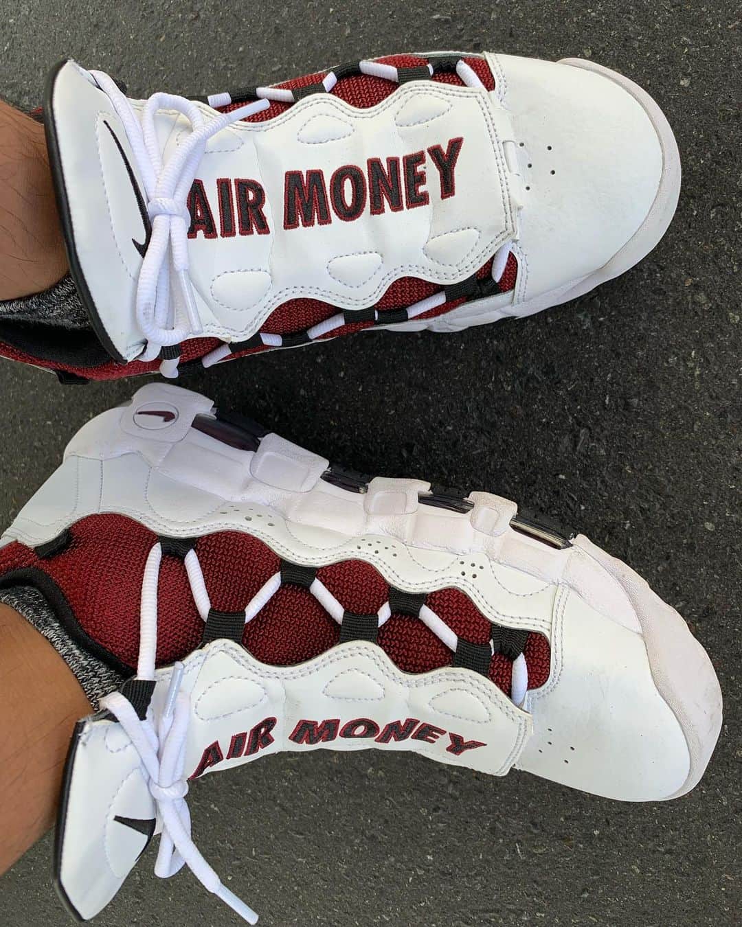 下村大樹のインスタグラム：「今日はこれ！5月に買ってから、履くの3回目くらい！ #Nike #ナイキ #ナイキスニーカー #モアマネー #moremoney #エアモアマネー」