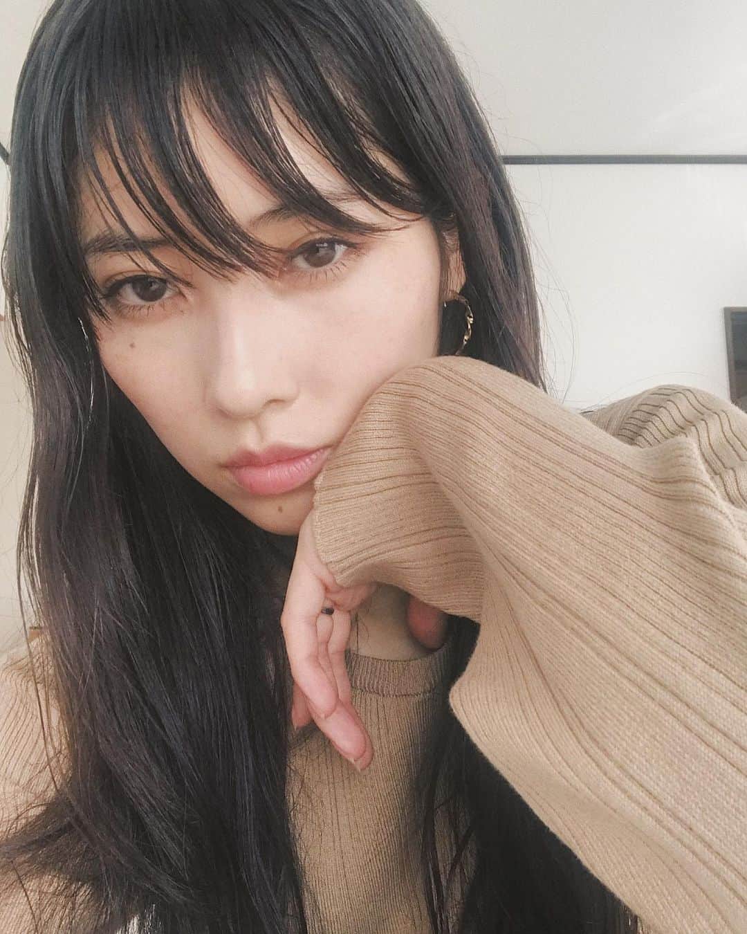 のインスタグラム：「今日はみんな何するのかな🤔 私はコーヒー豆とか入れる用のガラスの容器探しの旅へ🙋🏻笑 #今日のまつゆい」