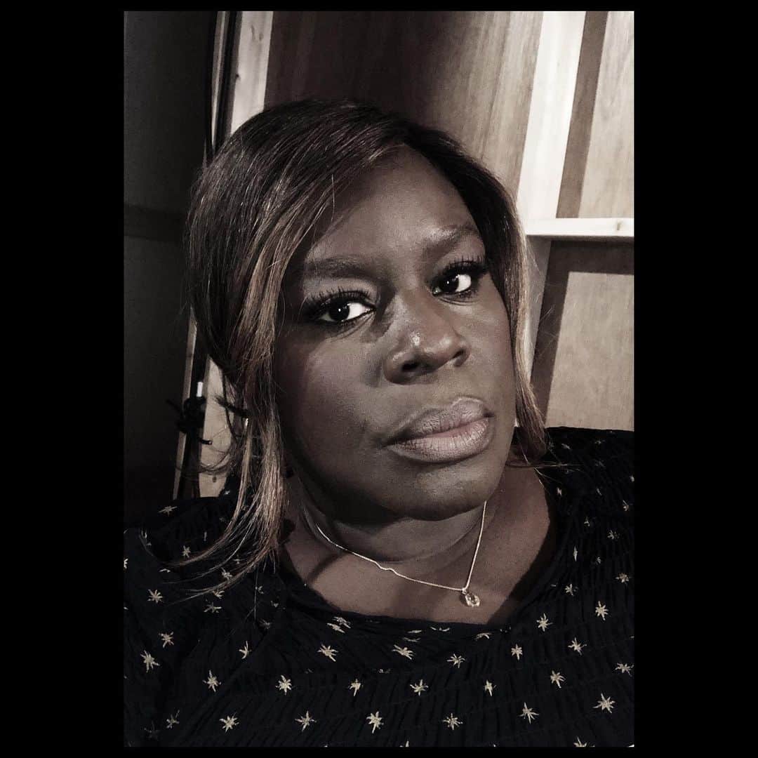 Rettaのインスタグラム：「Ruby • Last day of Season 3 episode 1. @NBCGoodGirls」