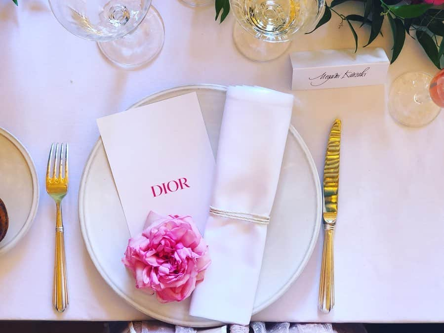 神崎恵さんのインスタグラム写真 - (神崎恵Instagram)「Miss Dior Lunch 🍽🌹 ミスディオール に合わせて、わたしもピンクで出席しています。 ピンク。いくつになってもときめく色。 #diorgrasse @diorparfums #missdiorpink」9月28日 13時38分 - megumi_kanzaki