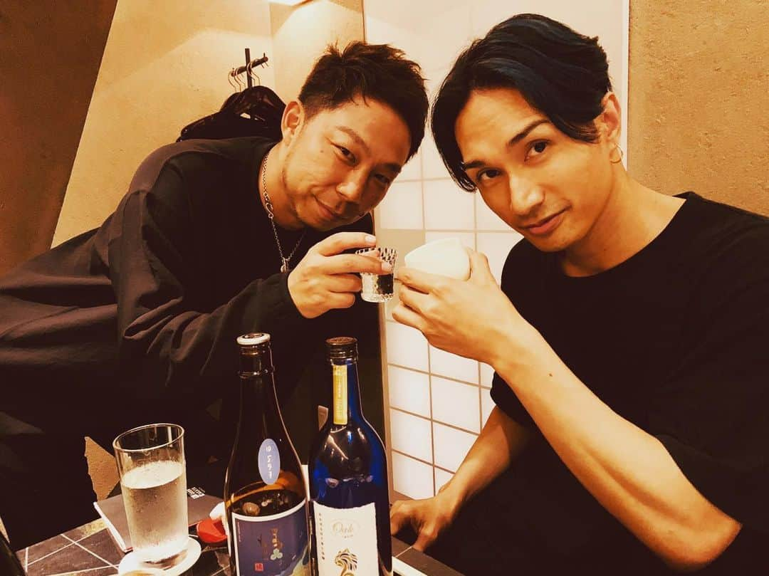 USAさんのインスタグラム写真 - (USAInstagram)「ケンチおめでとう㊗️ 橘ケンチプロデュース「LDH kitchen IZAKAYA AOBADAI」いい感じ♪ これからの季節、NEO角打ちで、おでん食べながらの日本酒は最高だね☆ (オドル枝豆もあるよ)  #ハッピーバースデー #橘ケンチ#ldhkitchenizakayaaobadai  #日本酒#角打ち」9月28日 13時40分 - exileusa_danceearth