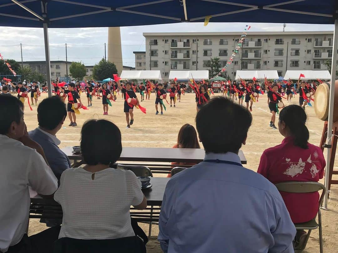 足立康史さんのインスタグラム写真 - (足立康史Instagram)「今日は、地元は茨木小学校の秋季運動会。天候が心配されましたが、平井校長先生の機転でスムーズに運営いただきました。どんな組織団体も人で決まりますね。郡山地区体育祭は国際色豊か。関係者の皆様、ありがとうございました！」9月28日 13時54分 - adachiyasushi