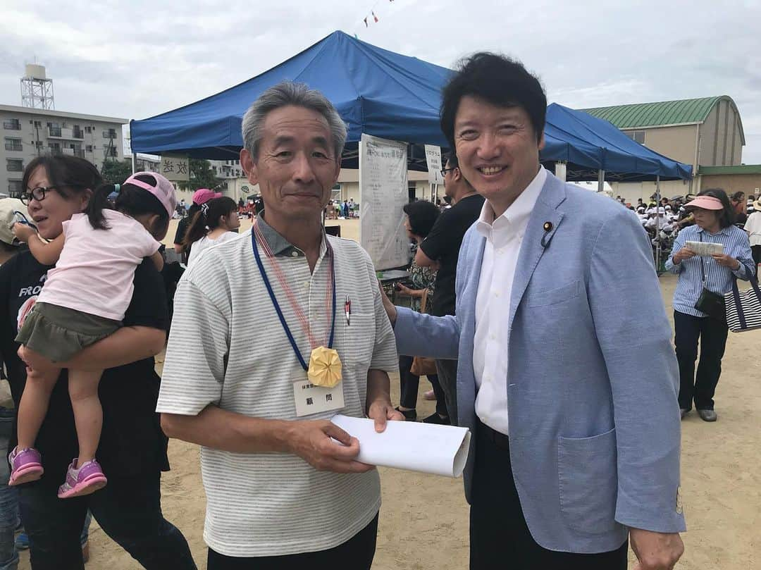 足立康史さんのインスタグラム写真 - (足立康史Instagram)「今日は、地元は茨木小学校の秋季運動会。天候が心配されましたが、平井校長先生の機転でスムーズに運営いただきました。どんな組織団体も人で決まりますね。郡山地区体育祭は国際色豊か。関係者の皆様、ありがとうございました！」9月28日 13時54分 - adachiyasushi