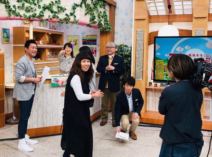 逸見太郎さんのインスタグラム写真 - (逸見太郎Instagram)「ヨジデス卒業  放送開始から2年半、福島県でたくさんのいい出会いがありました。 特に中継先、行ってみ太郎のロケでは県民の皆さんの優しさに触れ、突撃取材にもかかわらず笑顔で対応して頂きました。皆さま本当にありがとうございました😊  もっとまわりたかったなぁ... 昨日は多くの激励メッセージを頂き感激しました。 本当にありがとうございました🙏  ヨジデスはこれからも続きます。 引き続き皆さんの応援、サポートを 宜しくお願いします。  福島の皆さま、またいつの日かお会いしましょう❗️ #ヨジデス#卒業#OA後#本番５分前#素敵な仲間#ふくしまサイコー#またいつの日か#kfb」9月28日 14時11分 - taro_itsumi