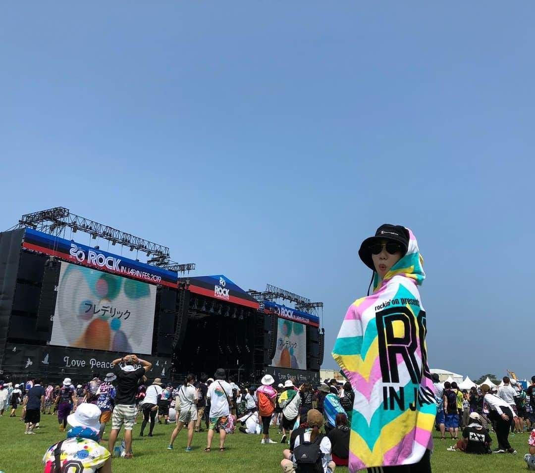 薬丸玲美さんのインスタグラム写真 - (薬丸玲美Instagram)「. 【夏休みの思い出】 Rock in Japan Fes. 2019  今年も行って来ました✨💕 . 今年は20周年ということもあり5日間開催され 全日行っちゃいました！ . 大好きな #wanima はもちろん #あいみょん #superbeaver  その他にも沢山のアーティスト見たのですが、 5日間分全部書くの大変😭 全部書くのはお許しください笑 . #RIJF #rockinjapanfes」9月28日 14時13分 - remi_yakumaru