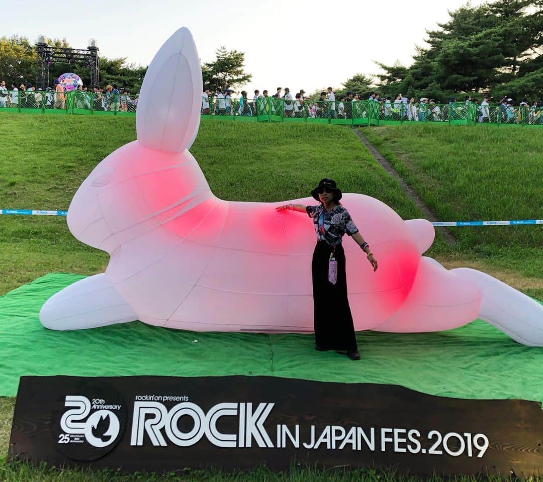 薬丸玲美さんのインスタグラム写真 - (薬丸玲美Instagram)「. 【夏休みの思い出】 Rock in Japan Fes. 2019  今年も行って来ました✨💕 . 今年は20周年ということもあり5日間開催され 全日行っちゃいました！ . 大好きな #wanima はもちろん #あいみょん #superbeaver  その他にも沢山のアーティスト見たのですが、 5日間分全部書くの大変😭 全部書くのはお許しください笑 . #RIJF #rockinjapanfes」9月28日 14時13分 - remi_yakumaru