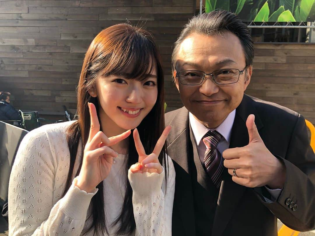 鈴木愛理さんのインスタグラム写真 - (鈴木愛理Instagram)「✴︎ 改めて、ドラマ『I TURN』ご視聴ありがとうございました！！！ . わたしにとって、とても新しい経験であり、貴重な体験ばかりの現場でした。素敵な出会いに感謝です。またどこかでお会いできるよう頑張ります！！！ . 1枚目⇨打ち上げの時の宣告社チーム😉ムロツヨシさんと渡辺大知さん。たくさん勉強させていただきました😭空き時間に食べたお蕎麦美味しかったです！！ . 2枚目⇨打ち上げの時に古田新太さんと！サングラスお借りしました。笑 レモンサワー教えてもらったこと、爪だけ水色で俺スカモードとおっしゃっていたことが懐かしいです、組長、、、🕶 . 3枚目⇨スナック来夢来都で登場した、森田望智っち♡ドラマ中はライバルだったけど、実は仲良し。笑 . 4枚目⇨クランクアップのときに、大知くんと！最後柳くんと美月が結婚するとは、誰が予想していたことでしょう、、、🤭 . 5枚目⇨岩切組の毎熊さん😉スピンオフくらいしか絡みはなかったけど、とても楽しくお話しさせてもらったよ〜✌︎本編では怖い顔だけど、とっても優しいお方😭 . 6枚目⇨部長〜！！！イヤミな部長、高峰役の相島一之さんと！！現場ではとても深イイ話をたくさん教えていただきました！うれしかったなー、、、 . 7枚目⇨オープニング曲を歌ってくださった、にゃんぞぬデシさん💗打ち上げでお会いして、意気投合〜！斎藤ネコさん繋がりでお話しさせていただいております！出会いに感謝！！！！ . . #ITURN #Iターン #本日はガールズアワード #楽しむぞ♡」9月28日 14時31分 - airisuzuki_official_uf