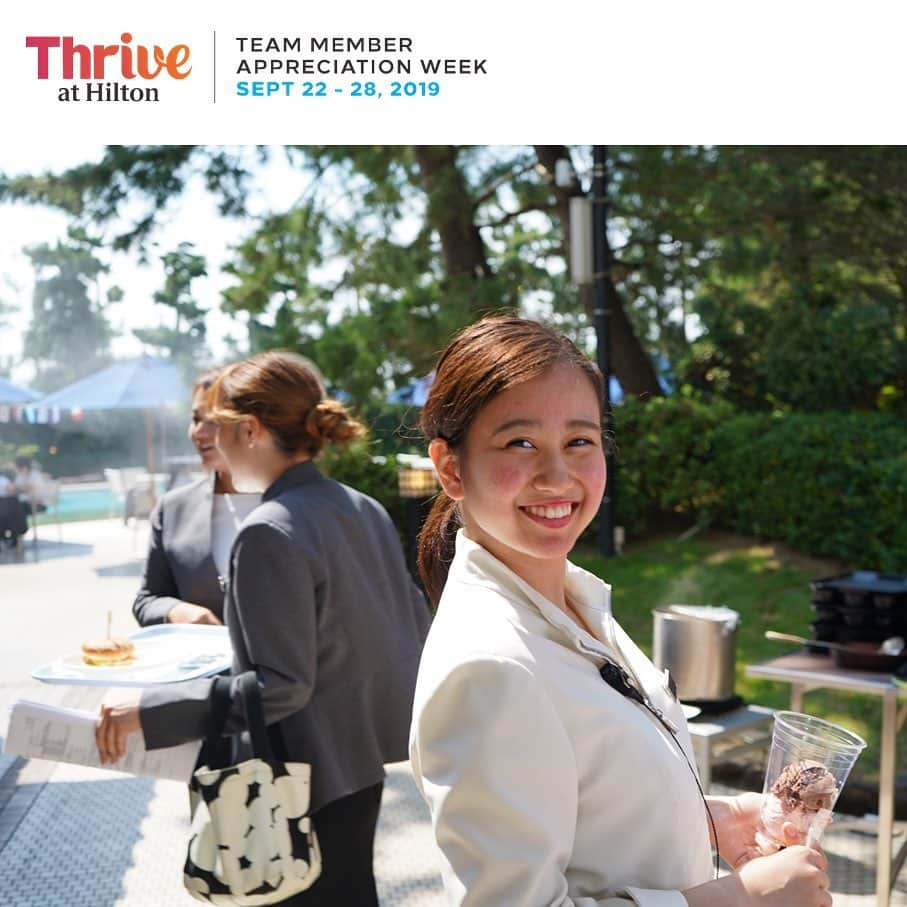 ヒルトン東京ベイ Hilton Tokyo Bayさんのインスタグラム写真 - (ヒルトン東京ベイ Hilton Tokyo BayInstagram)「Team Member Appreciation Week（チームメンバー感謝週間） のメインイベントは、ガーデンプール・ピクニックです🎈﻿ ﻿ 産休・育休中のチームメンバーも招待して、チームメンバーみんなが大好きな深緑に囲まれたガーデンプールで開催🏖シェフ特製の“ラグビー・バーガー”やフィッシュ＆チップス、お弁当（8種類も！）、そしてアイスクリームを、心地良い日差しを感じながら満喫しました🍔🍟👍みんな、毎日本当にありがとう‼️ ﻿ ﻿ Picnic time at Garden Pool🏖 to celebrate Team Member Appreciation Week with all you can eat from Chef’s special “Rugby Burger” 🍔🍟to Fish & Chips, Bento box, and ice cream🍨 Happy to have team members on maternity leave join us👍﻿ ﻿ Big thank you to everything you do✨We could not be where we are today without you all‼️﻿ ﻿ #ヒルトン東京ベイ #チームメンバー #ありがとう　#感謝　#東京ディズニーリゾート #おもてなし #ヒルトン #ワンチーム #チーム﻿ #WeAreHilton #WeAreHospitality #Hilton #hiltontokyobay #team #teammembers #contest #appreciation #work #worklife #teamwork #celebration #event #fun #hospitality #lovemyjob #TMAWContest #oneteam #hilton100 #hilton100anniversary﻿」9月28日 14時43分 - hiltontokyobay