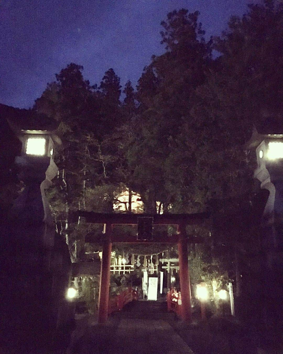 TOKUさんのインスタグラム写真 - (TOKUInstagram)「I’m just thankful for being able to be here.....what a spiritual place, and spiritual time.  Blessed to be a part of this festival. #天川神社 #tenkawavillage #tenkawashrine #えんがわ音楽祭 #musicfestival #tokujazz」9月28日 20時24分 - tokujazz