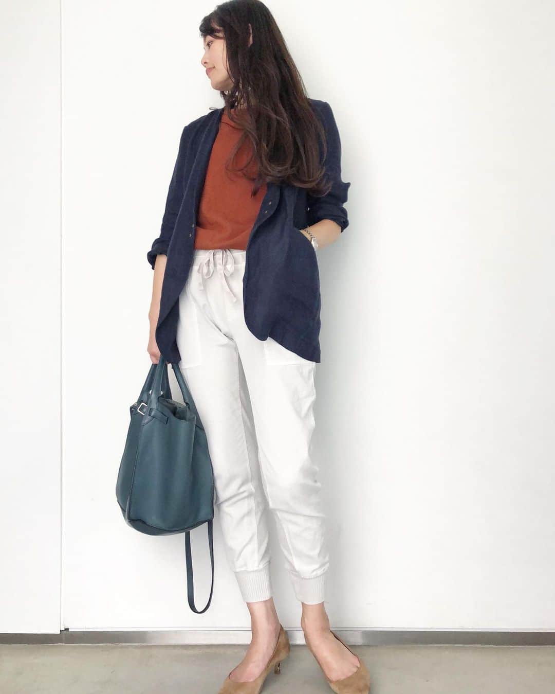 のインスタグラム：「James Perse weekend look.﻿ #ootd #jamesperse #rokubeautyandyouth #dunadix ﻿ ・﻿ ・﻿ ・﻿ ﻿ 気に入り過ぎて﻿ イロチ買い...笑﻿ ﻿ 秋・冬は真っ白コーデに﻿ @na.e_official のコートを﻿ ガバッと羽織るんだ♥︎ ﻿ ﻿ ・﻿ ・﻿ ・﻿ #妄想コーデ﻿」