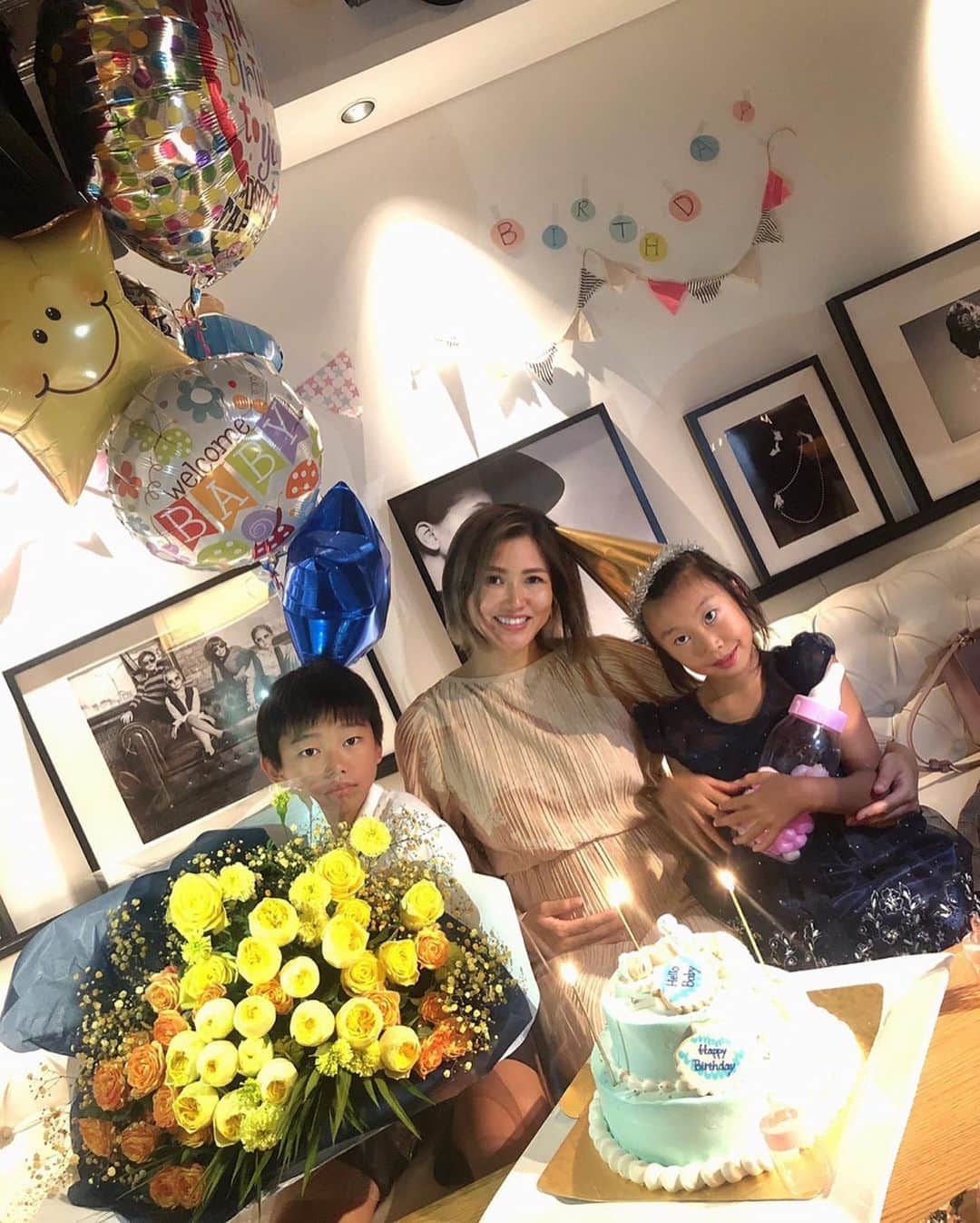 板橋瑠美さんのインスタグラム写真 - (板橋瑠美Instagram)「Love Natsuko Hirata♡﻿ ﻿ ﻿ みんなの女神。﻿ うちらのいつも中心で優しくてかっこよくて﻿ みんなのお母さんしてくれるなっちゃんが﻿ 三人目を妊娠🤰♡﻿ ﻿ 最高に嬉しいニュースでした😭♡﻿ ﻿ ８月誕生日だったのでWでお祝いしました♡﻿ ﻿ 海が大好きななっちゃんをイメージして﻿ ドルチェマリリッサでオーダー💓﻿ ﻿ 可愛すぎる赤ちゃんを貝の上に﻿ 寝んねさせてもらいました(◍⁃͈ᴗ•͈)४४४♡* ﻿ ﻿ 可愛すぎる♡﻿ ﻿ ﻿ 愛のたくさん詰まった幸せな時間でした☻﻿ ﻿ ﻿ ﻿ ﻿ ﻿ #ハピバ #ベイビーシャワー #誕生日 #HBD」9月28日 15時03分 - rumi_official_0616