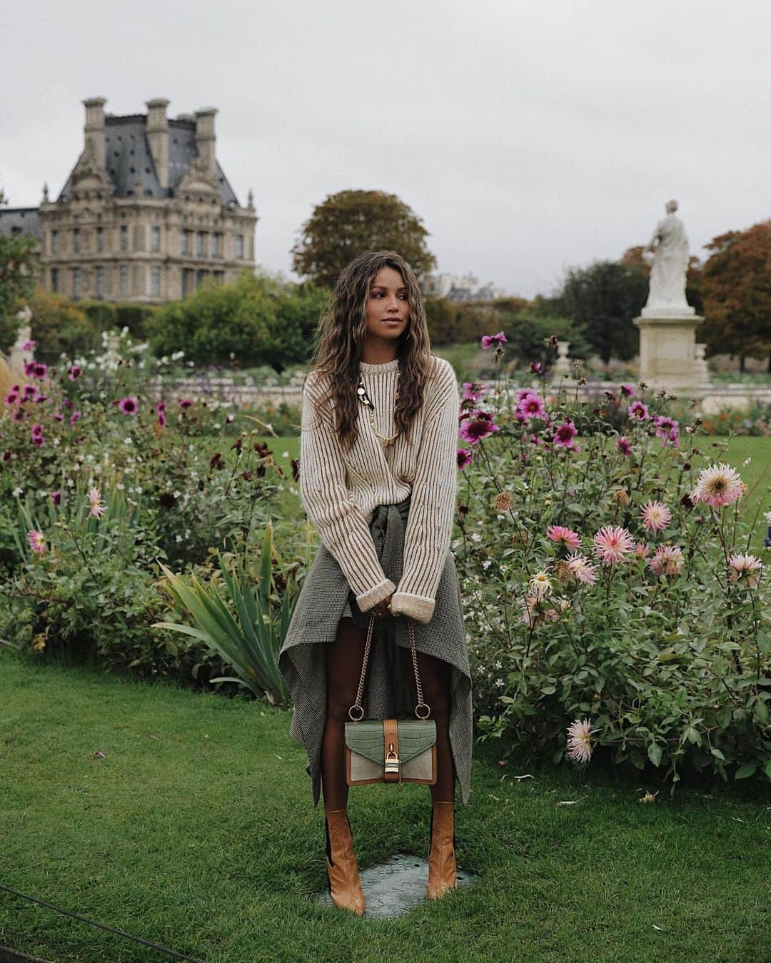 ジュリー・サリニャーナさんのインスタグラム写真 - (ジュリー・サリニャーナInstagram)「The dreamiest garden 💕 @chloe」9月28日 15時40分 - sincerelyjules