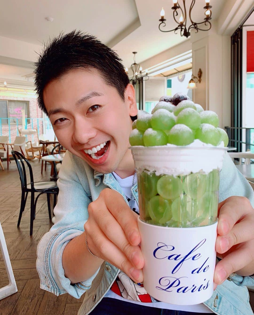 上坂嵩さんのインスタグラム写真 - (上坂嵩Instagram)「マスカットパフェ！！😋✨﻿ ﻿ Memories of holiday.﻿ ﻿ ﻿ #カフェドパリ #cafedeparis﻿ #メーテレ #上坂嵩」9月28日 16時07分 - takashi_uesaka_nbn