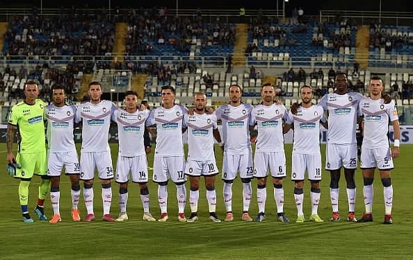 ルカ・マッローネのインスタグラム：「Dall'Adriatico si vedono solo gli squali. Continuiamo con questo gioco e questa solidità e ci toglieremo belle soddisfazioni.  #WeAreSharks 🦈🔴🔵 #PESCRO」