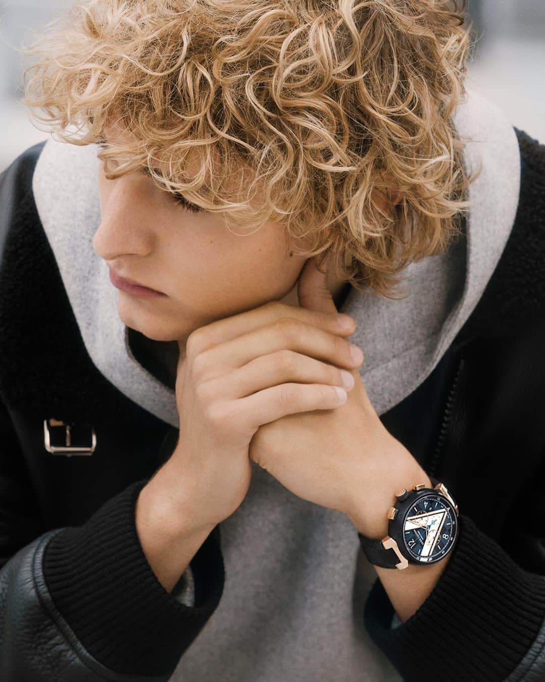 ルイ・ヴィトンさんのインスタグラム写真 - (ルイ・ヴィトンInstagram)「Seriously sporty. Tambour Damier Cobalt takes the emblematic motif to #LouisVuitton’s famed timepiece collection. Learn more about the new watch via link in bio.」9月28日 17時13分 - louisvuitton