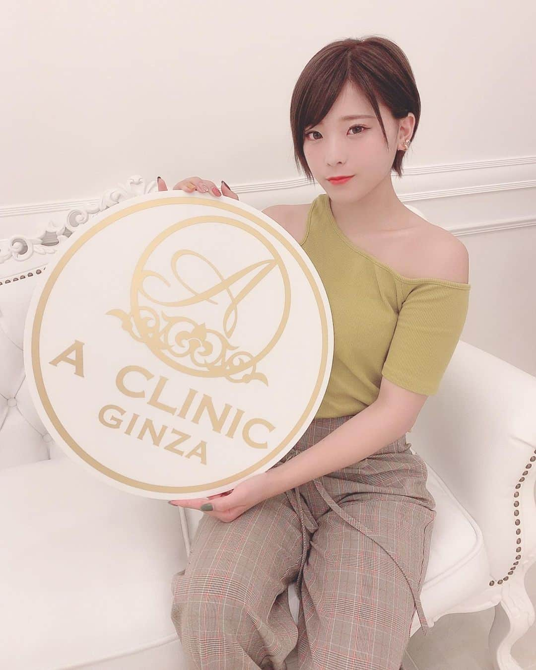 こなんさんのインスタグラム写真 - (こなんInstagram)「. . 先日ずっと気になってた @a_clinic_ginza さんにて Aスレッド受けたよ✌︎ かなりリフトアップして 丸顔のコンプレックスが一つ 解消できて嬉しい🥺💓 山崎先生(@dr_kanayamasaki)が 担当してくれました🎈 丁寧に、バランスも見て 最大限に効果を出すために エラボトックスもしてもらったよ🧜‍♀️ #Aスレッド#aclinic#aclinic横浜#aスレッド症例写真#aclinicyokohama #美容外科#美容皮膚科#美容クリニック#小顔美人#顔痩せ#小顔になりたい#リフトアップ#山崎香名」9月28日 17時14分 - konan_610