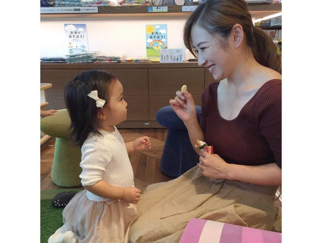 相沢まきさんのインスタグラム写真 - (相沢まきInstagram)「眼福ランチ😍❤️👶 お久しぶりの木口亜矢ちゃん @ayakiguchi と、初めましてだけど、妊娠中からブログを見ていた愛川ゆず季ちゃん @aikawa_yuzuki と二子玉川子連れランチからのキッズスペースを満喫してきました✨ ママ達も子ども達も可愛くて癒しの眼福TIMEでした😍  #二子玉川ランチ #子連れランチ #木口亜矢 ちゃん #愛川ゆず季 ちゃん」9月28日 17時22分 - maki_aizawa0414