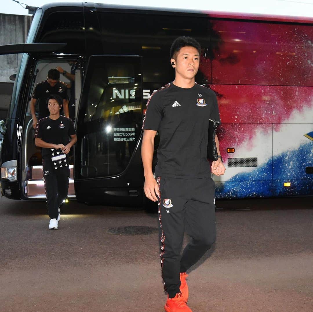 のインスタグラム：「チームバス到着！ #fmarinos #jleague #Jリーグ #高野遼  #渡辺皓太 #扇原貴宏 #李忠成 #マテウス」