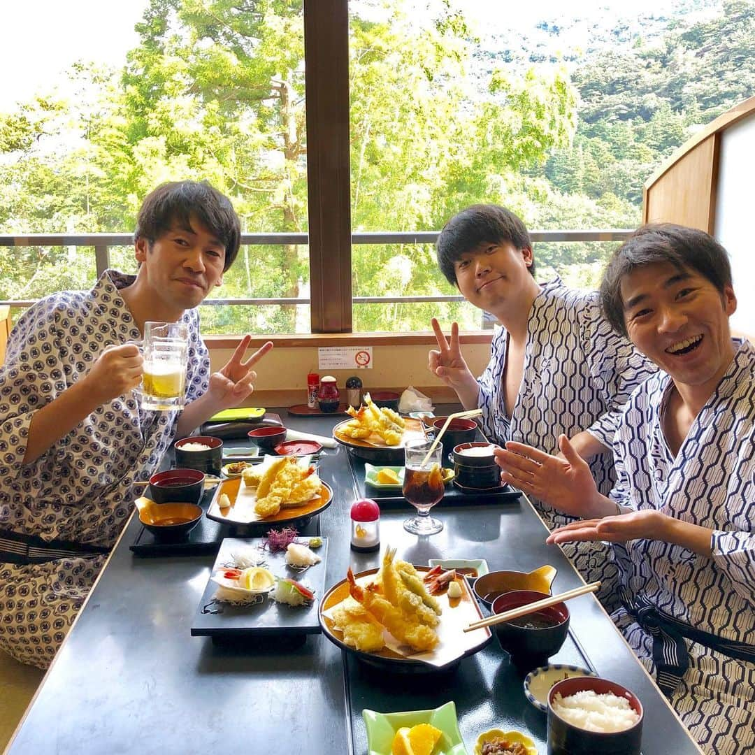 松間雄亮さんのインスタグラム写真 - (松間雄亮Instagram)「先日、コマンダンテ安田兄にザップレの石井さんと、日帰り箱根温泉旅行に連れて行って頂きました。 関東にもこんな素晴らしい場所があるんだと、感動しました。コンクリートジャングルから抜け出し、癒しの場所でたわいもない話をするだけの素敵な時間でございました。感謝。  #箱根 #箱根温泉 #コマンダンテ安田 さん #ザプレジデント石井 さん #ジュゴン松間  #幸せ #安田の兄貴はいつも安らぎを与えてくれる #安田だけに #は？ #アブネスチャン #は？」9月28日 17時50分 - yusuke01418931