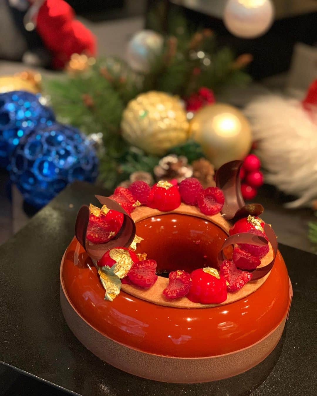 宮田綾子さんのインスタグラム写真 - (宮田綾子Instagram)「ハイヒールLOVERS Ayako⁑  ザ・リッツカールトン東京 2019クリスマス限定スイーツ発表会にお招きいただきました🎂 やーんもうクリスマス🎄？笑  リッツカールトンのケーキでクリスマス会なんてすっごいゴージャス✨ 9/20リニューアルオープンしたカフェ&デリで、ジョンシェフ監修のケーキをいただきました！どれも美味しい〜 皆さんはどんなクリスマスを過ごしますか？ ザ・リッツカールトン東京のケーキは10/1より予約受付開始です🎅 @ritzcarltontokyo  #ハイヒールLOVERS #宮田綾子 #クリスマス2019 #クリスマス #クリスマスケーキ #クリスマスケーキ2019 #リッツカールトン東京 #ザリッツカールトン東京 #ritzcarltontokyo #ritzcarlton #xmas #xmascake #christmas #christmascake #ラグジュアリーホテル #高級ホテル #luxuryhotel  ___________________★ ___________________﻿﻿﻿﻿ 11/16 宮田綾子オフ会開催決定 受付中！ 詳細は @ayako__miyata  プロフィールURLよりご覧ください﻿﻿﻿﻿ ___________________★ __________________」9月28日 18時11分 - ayako__miyata