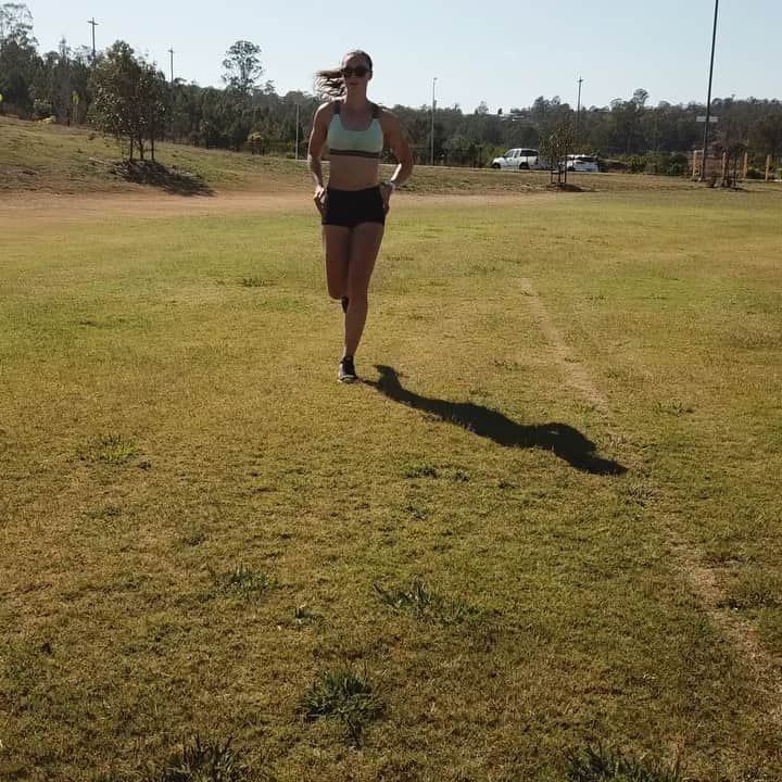 ライリー・デイのインスタグラム：「Been through a lot of hard work, lactic and too much sweat these past 6 weeks but today I finally ran 🤩 Ps. Goodluck to all of the Aussies competing at the World Champs this week 🇦🇺」