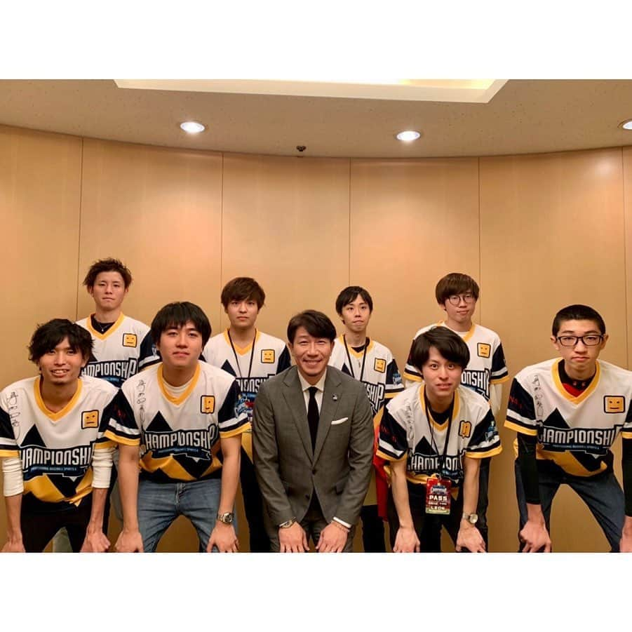 多村仁志さんのインスタグラム写真 - (多村仁志Instagram)「@konami #eSports ・ #プロスピA チャンピオンシップ 2019年シーズン 福岡大会を制したのは、予選通過1位の実力をこの舞台でも遺憾無く発揮したpopo選手でした🏆 ・ #おめでとう ・ これで、大阪大会、東京大会、福岡大会と優勝者が決まり、今日一緒に解説をした=V.I.P=さんを含めた4名が、10月22日東京ドームシティプリズムホールで行われる決勝大会で33万人の頂点を目指します。 ・ プレイヤーの配球の読み、ハンドアイコーディネーション(手の動作と視覚の連動性)の凄さ！ 皆さんのレベル半端なかったです！ ・ #popo #優勝 #LEON #準優勝 #パオロン 4位 #タケ☆is 4位 #マルぅ #全ちゃん #ニコチン #花形」9月28日 18時23分 - hit_tamu