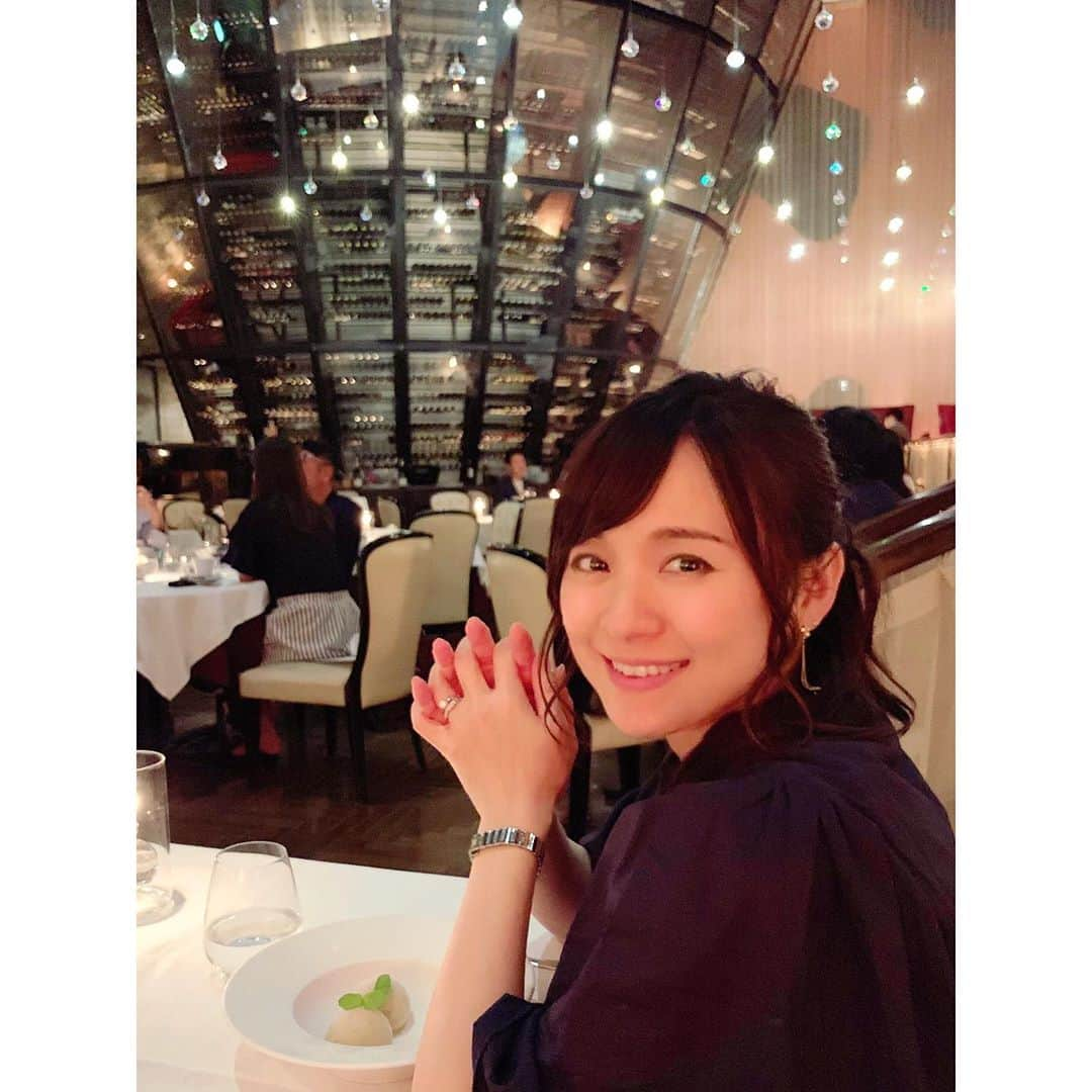 繁田美貴さんのインスタグラム写真 - (繁田美貴Instagram)「*＊ 皆様、温かいコメント ありがとうございます😊 一休みしたら色々準備をして 待ち受ける初体験の大仕事、頑張ります！ そして折を見て、 お仕事にも元気に戻りたいと思います！！ #昨夜 は #銀座 の #お気に入りのレストラン で #ひとまずお疲れ様 の #ディナー♪ #そして #とりあえず寝られるだけ寝よう と思った #産休1日目 の #今朝 は、、 #足がつって 強制的に起こされました😅 #足がつる 頻度が増している。。 #妊婦あるある」9月28日 18時26分 - handa_miki