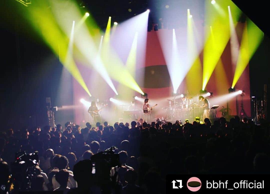 佐孝仁司のインスタグラム：「ライブ楽しかった!!! 次のツアーでまた会おう👬👬👬 #Repost @bbhf_official with @get_repost ・・・ BBHF ONE MAN TOUR "Mirror Mirror"  Thank you Final Tokyo!!!! See you at next FAM!FAM!FAM! Tour!!! #BBHF #MirrorMirror #FAMFAMFAM #Family」